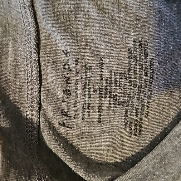 Friends tee - Picture 2 of 3